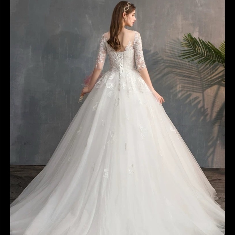 Elegant White Lace Wedding Dress
